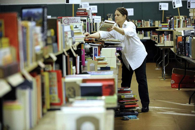 Mark Twain Library Book Fair